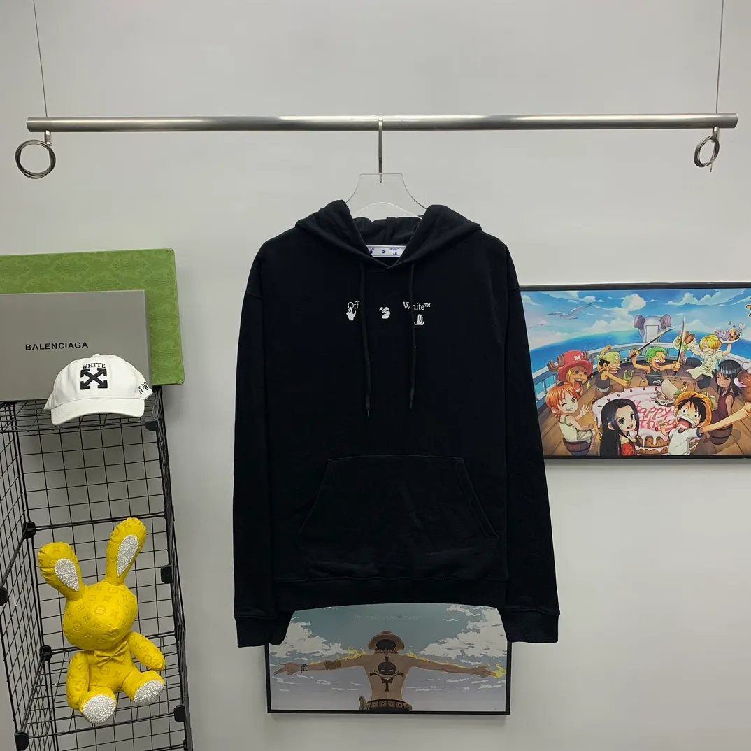 [New] Top tested version, the new OFF-WHITE water droplets dissolve ice cream, glue arrows, same style hooded sweatshirts for male and female couples stars, graffiti arrow series, European niche culture, high street, versatile, inkjet graffiti water drop arrows 💧 hot melt gradient effect! The printing adopts the imported glue hot stamping process. The printing has an overlapping and melting texture, creating a three-dimensional and dynamic effect. After high temperature and heat fixation, the firmness is very high, so there is no need to worry about the printing fading and falling off easily! The fabric is made of custom-woven and dyed pure cotton twill terry that has been pre-shrunk by washing and treated to prevent pilling. The collar is elastic and the collar is all hemmed. The collar will not deform even after repeated cleaning for a long time!  Complete range of PB packaging bags with wash water label tags and comparison support! 🚩Wall crack recommendation is different from the market currency! A full set of customized accessories! Strict quality control! ZP-purchasing agent of the same level! It’s extremely difficult to reproduce, so don’t be afraid of any comparison! Give it away and keep it for yourself. Color: black. Size chart: XS-L P:390